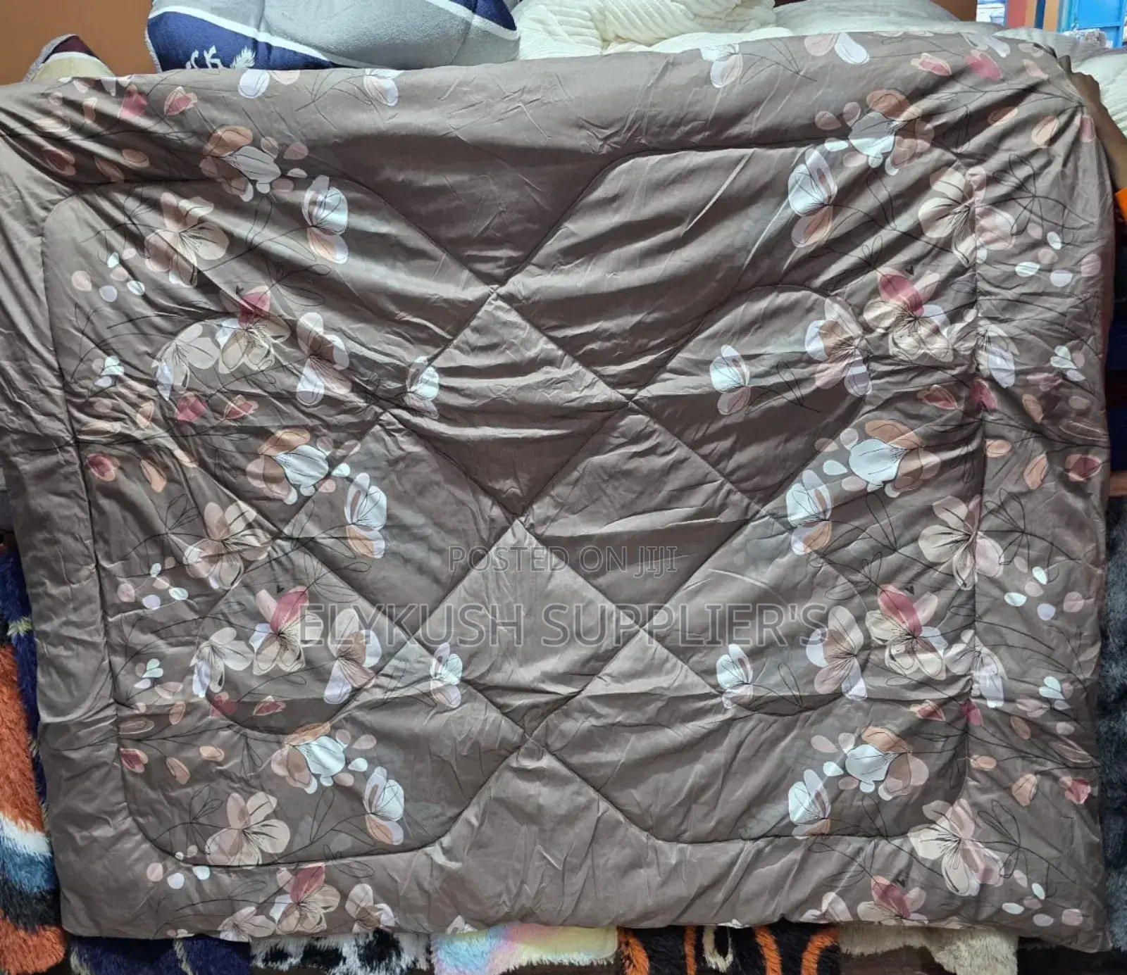 *4*6 Unbinded Duvets* 
~ 1duvet
~ 1bedsheet 
~2pillowcases