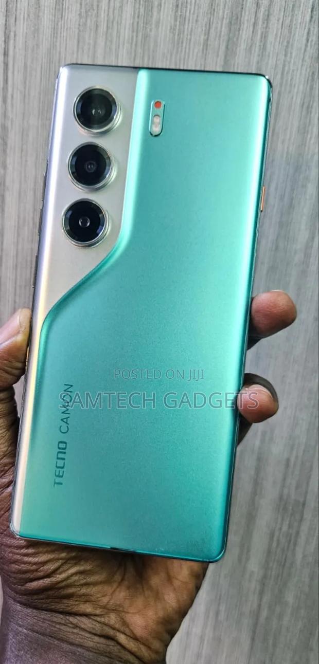 Tecno Camon 40 Pro 256 GB Blue - main view