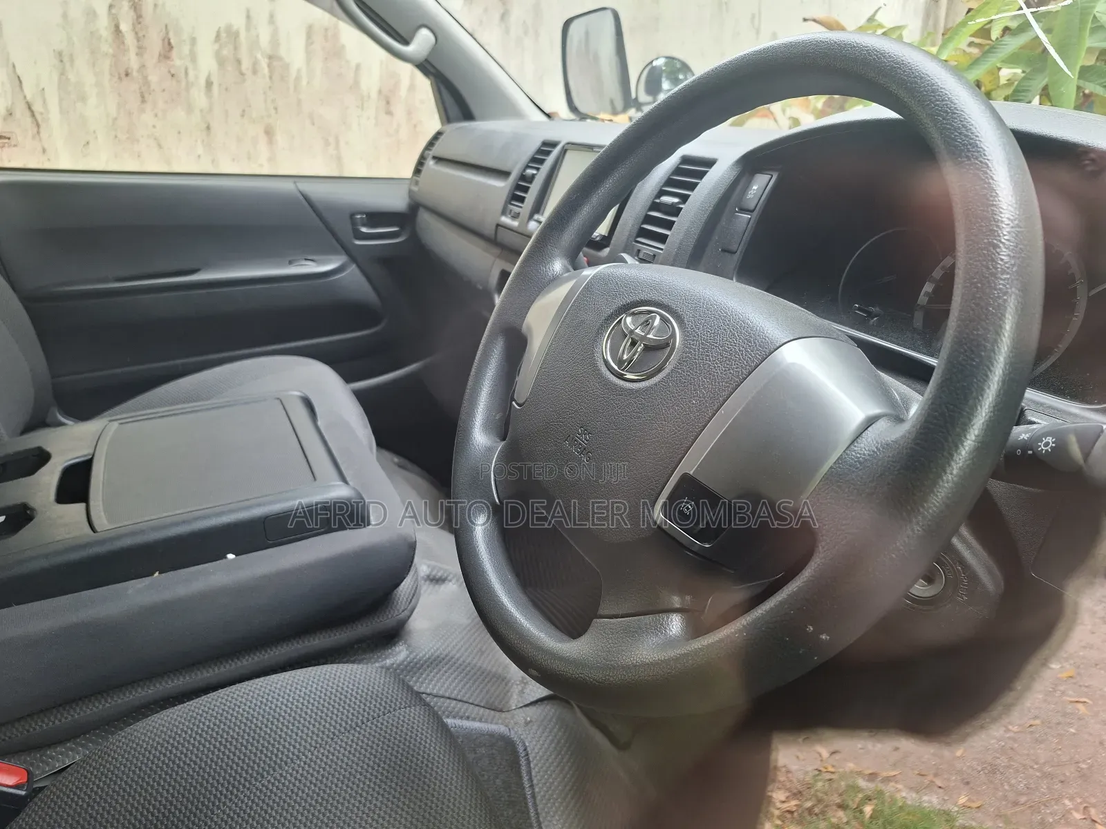 Toyota HiAce 2018 White