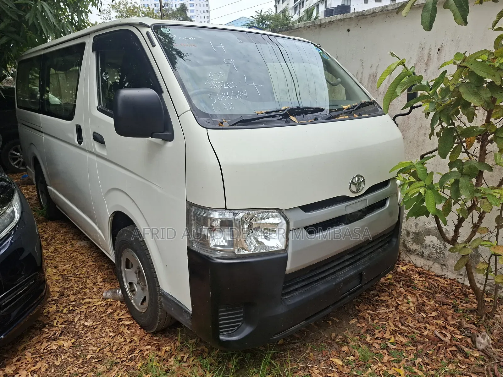 Toyota HiAce 2018 White