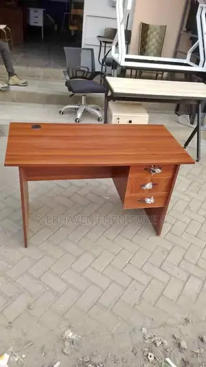Compact Office Desk – Ideal for Home Office