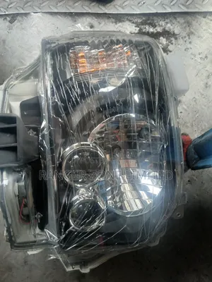 After Market Xenon Headlight Toyota Hiace 7l