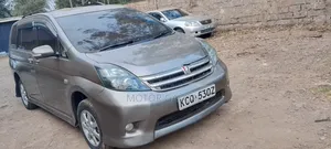 Toyota ISIS 1.8 Platana 2WD 2011 Gray