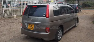 Toyota ISIS 1.8 Platana 2WD 2011 Gray