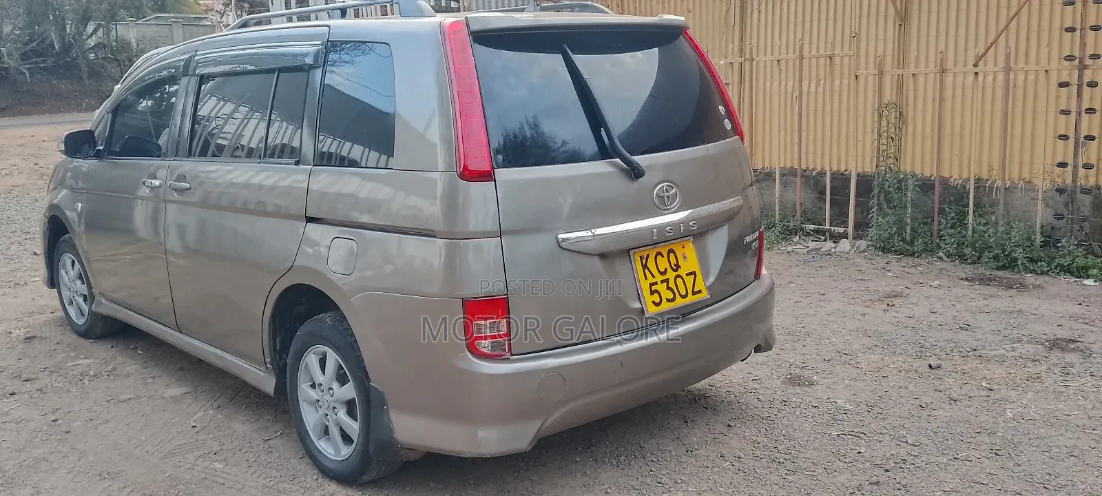 Toyota ISIS 1.8 Platana 2WD 2011 Gray