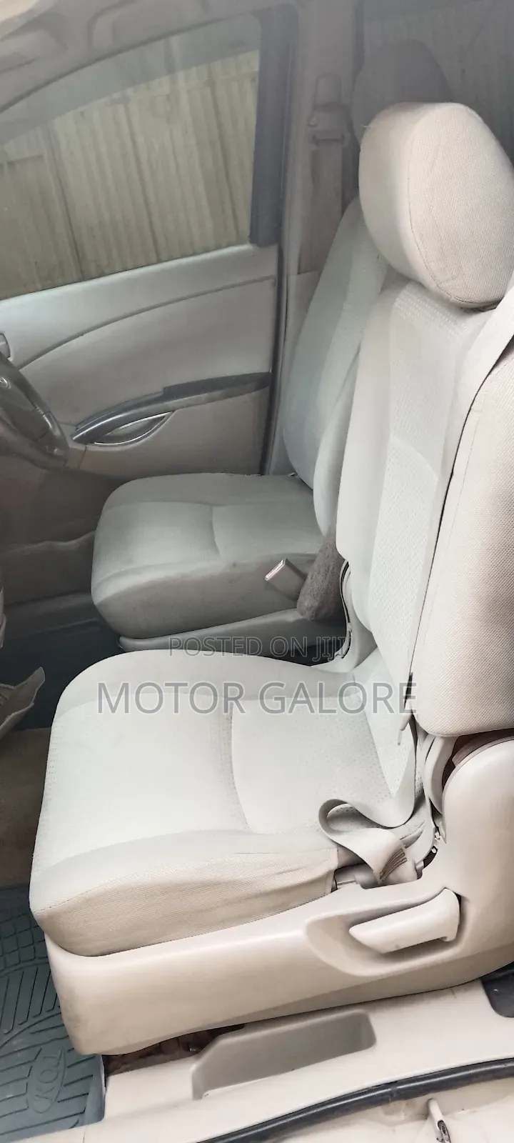 Toyota ISIS 1.8 Platana 2WD 2011 Gray