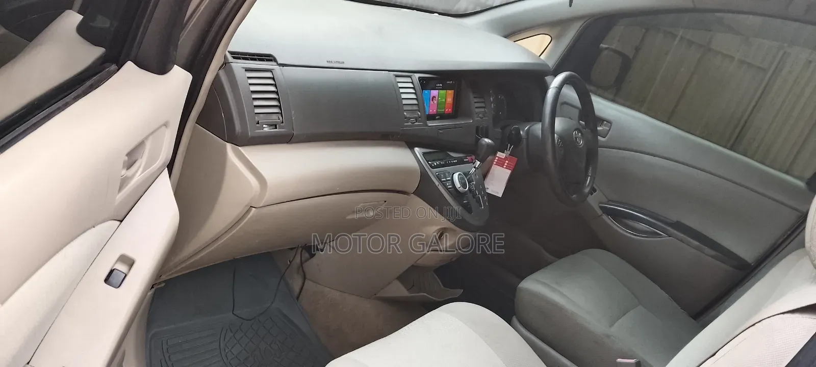 Toyota ISIS 1.8 Platana 2WD 2011 Gray