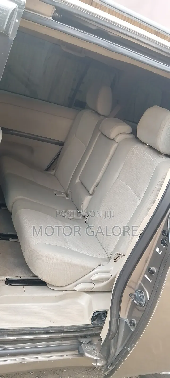 Toyota ISIS 1.8 Platana 2WD 2011 Gray
