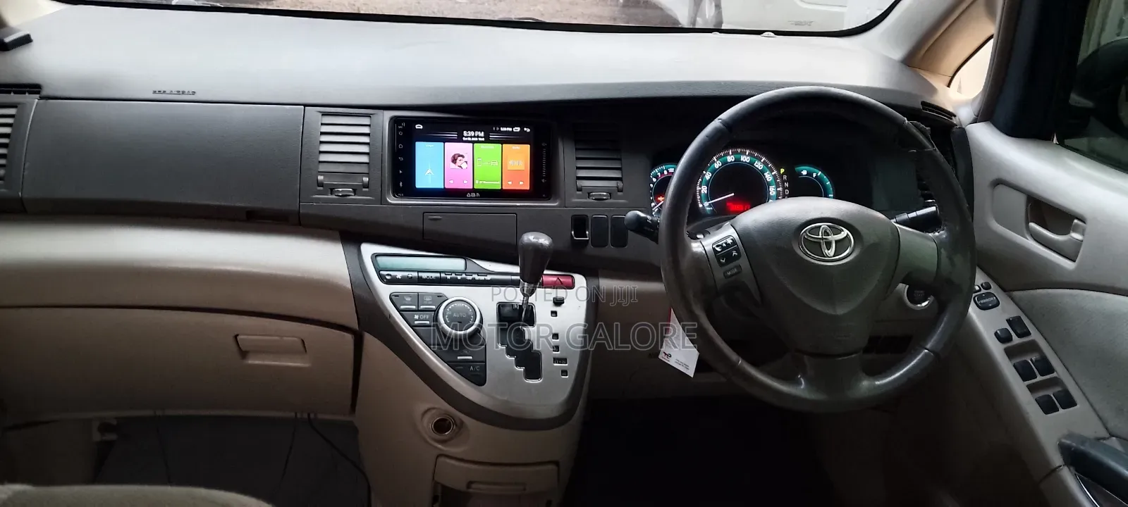 Toyota ISIS 1.8 Platana 2WD 2011 Gray