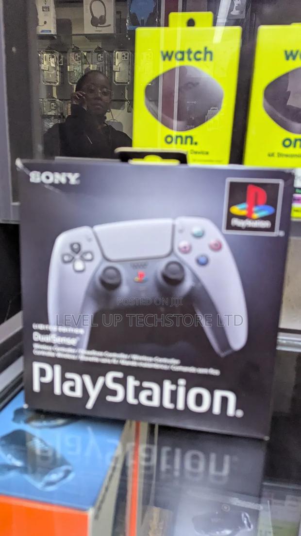 Dualsensetm Wireless Controller – 30th Anniversary Limited Edition - main view