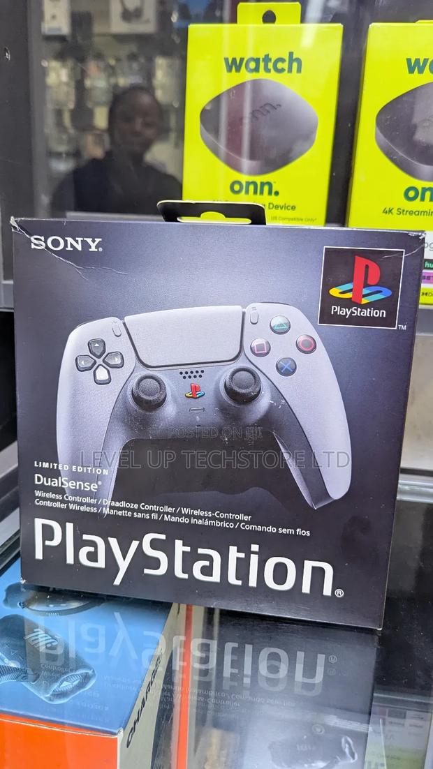 Dualsensetm Wireless Controller – 30th Anniversary Limited Edition - thumbnail 3