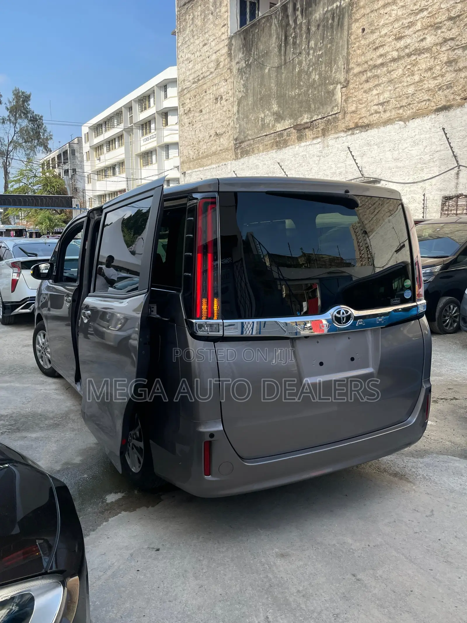 Toyota Noah 2019 Gray
