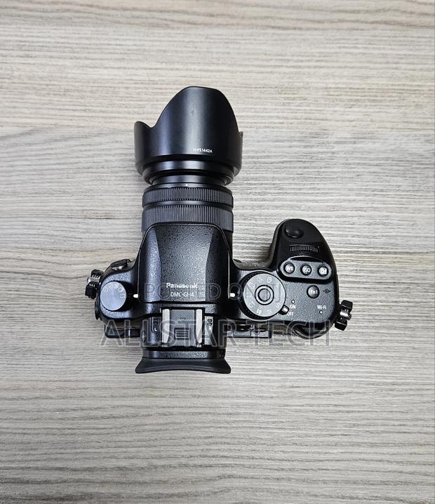 Panasonic Lumix Gh4 Mirrorless Camera With Lumix G Vario 14-42mm F/3.5 - thumbnail 3