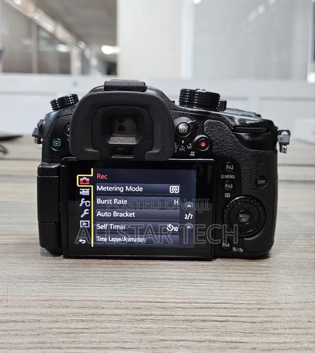 Panasonic Lumix Gh4 Mirrorless Camera With Lumix G Vario 14-42mm F/3.5 - thumbnail 2