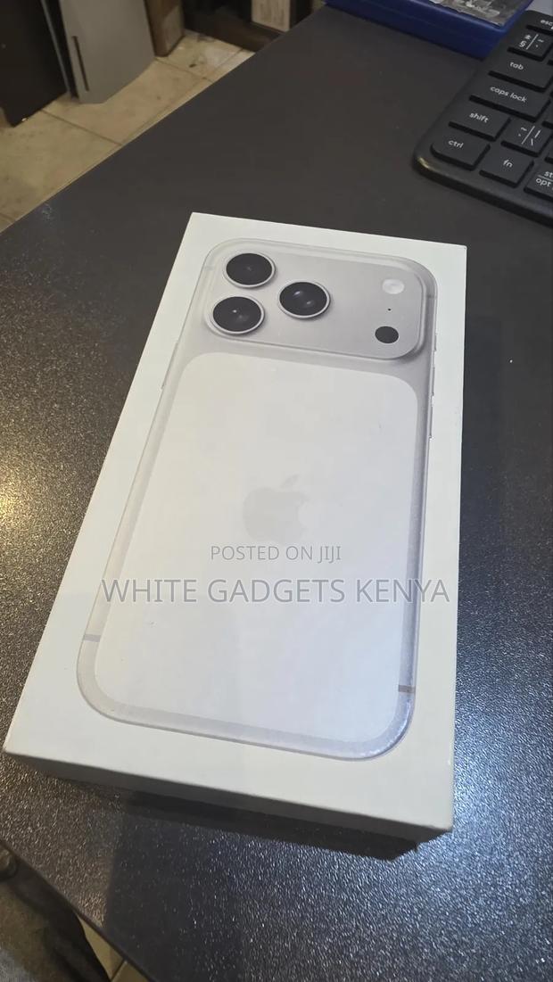 New Apple iPhone 17 Pro 256 GB Silver - main view