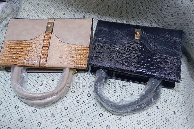 Medium Natural Leather Handbag - thumbnail 3