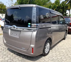 Toyota Voxy 2018 Gray
