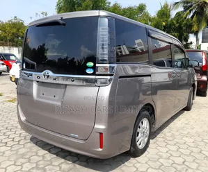 Toyota Voxy 2018 Gray