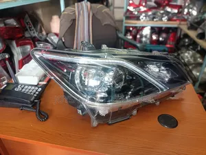 Toyota Crown 2016 Headlight