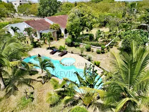 Diani Airbnb 3 Bedroom Private Villa, Large Pool Diani BNB