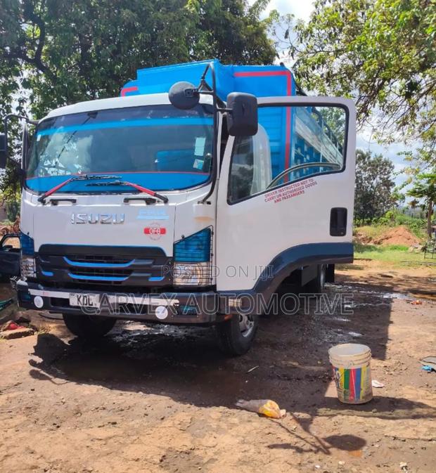 Isuzu FRR 90 - main view