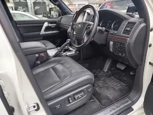 Toyota Land Cruiser 2019 White