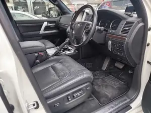 Toyota Land Cruiser 2019 White