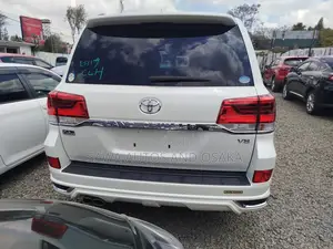 Toyota Land Cruiser 2019 White