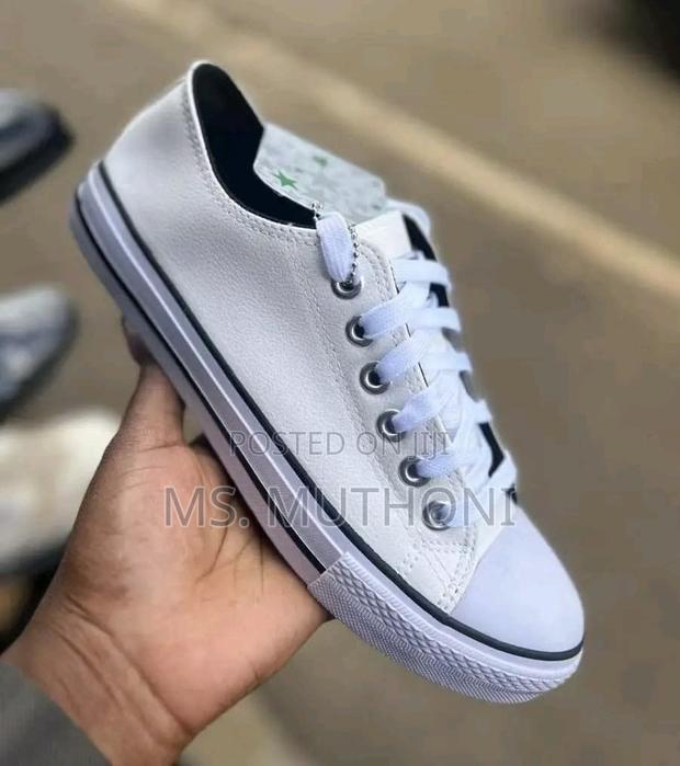 Quality Brand New Converse Leather / Wipe N Go