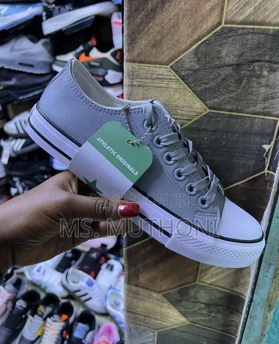 Quality Brand New Converse Leather / Wipe N Go