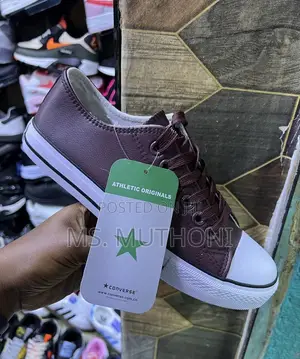 Quality Brand New Converse Leather / Wipe N Go