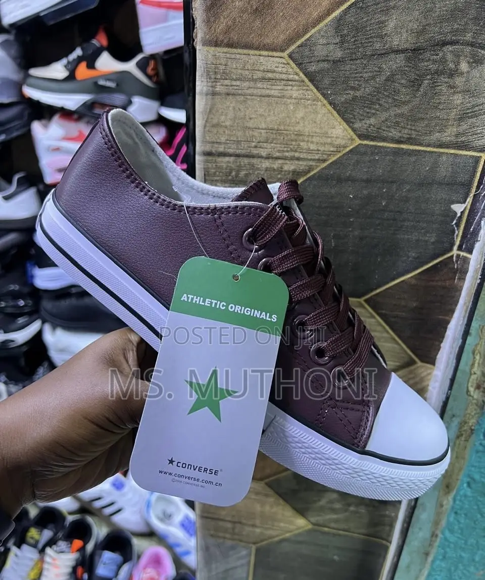 Quality Brand New Converse Leather / Wipe N Go