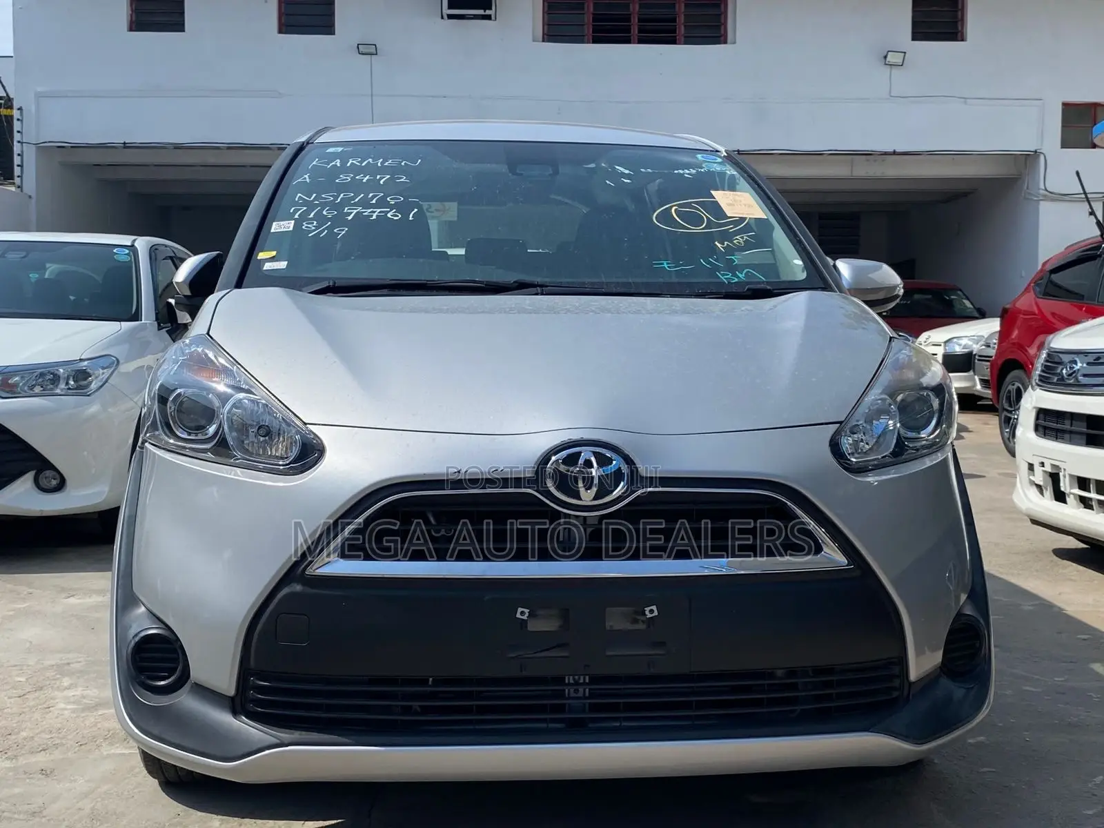 Toyota Sienta 2018 Silver
