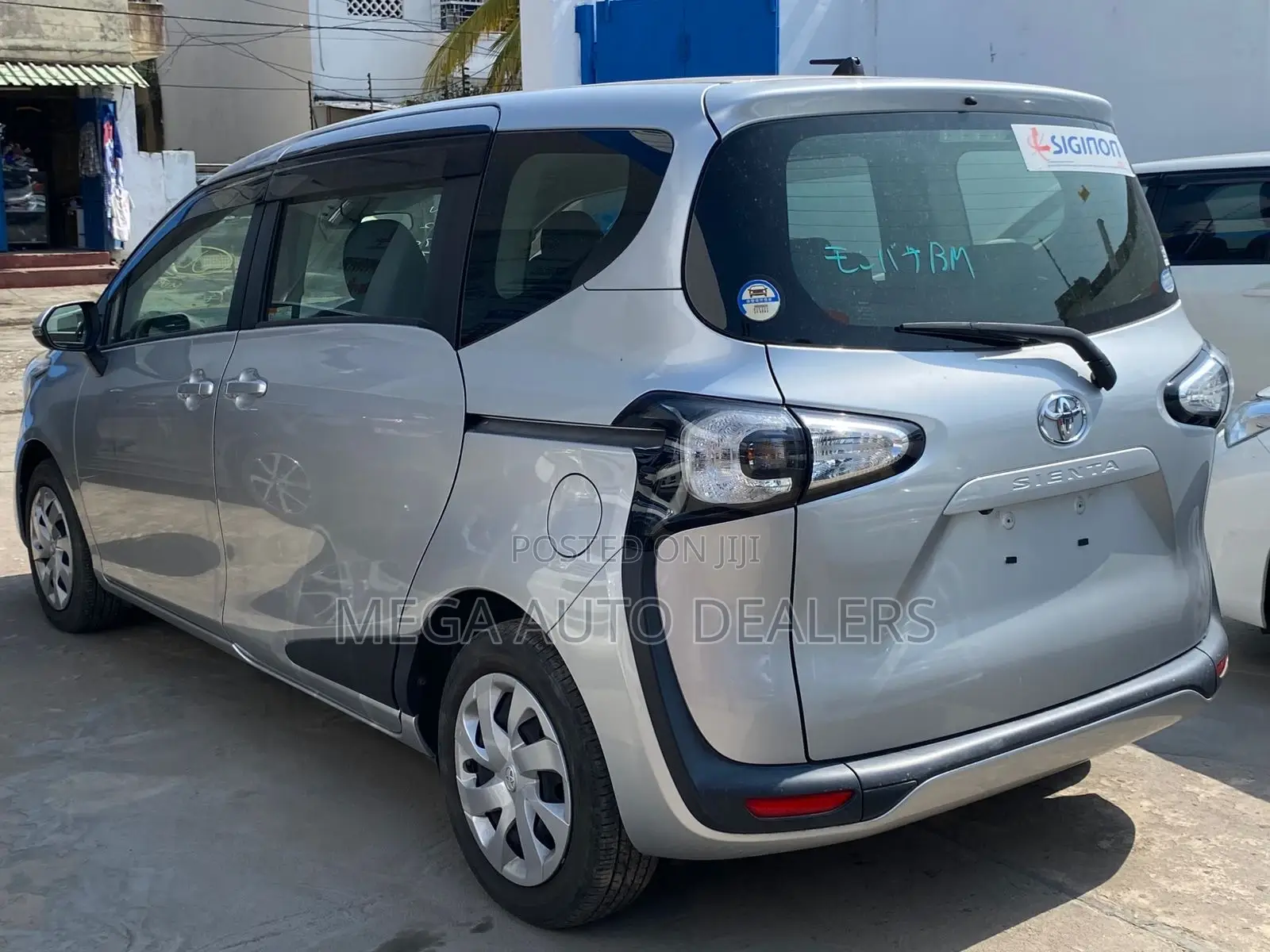 Toyota Sienta 2018 Silver