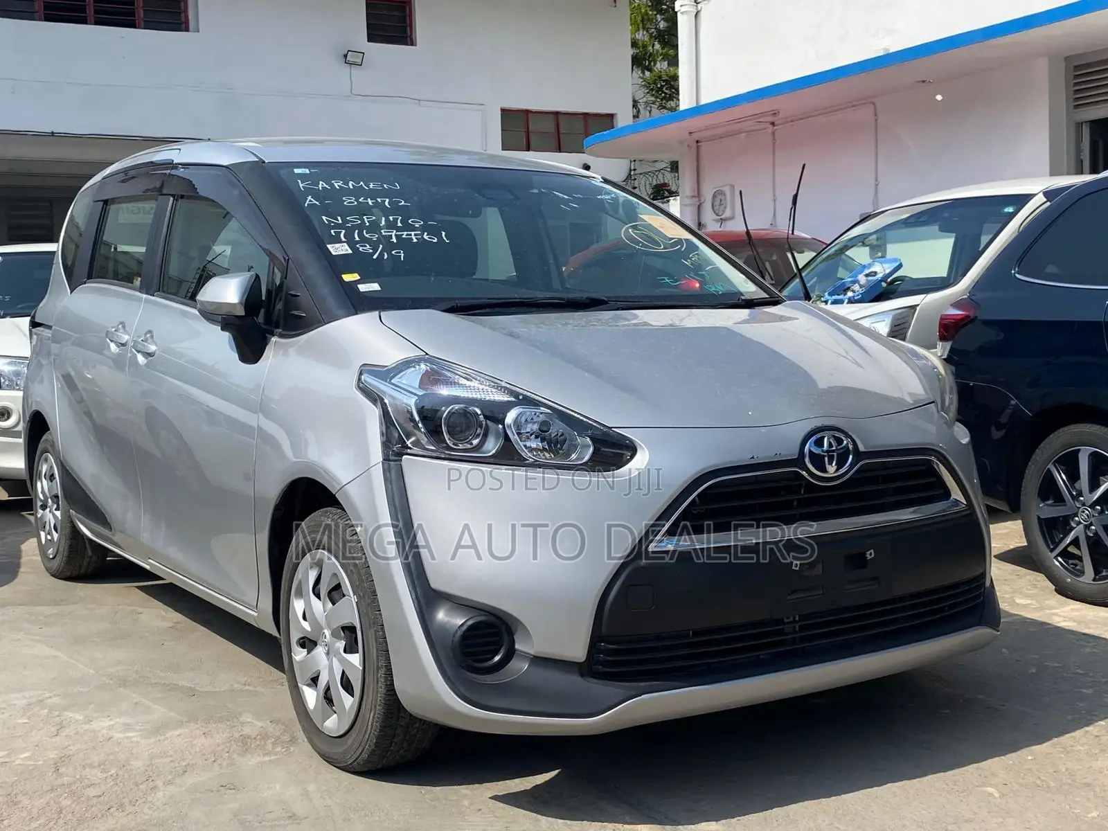 Toyota Sienta 2018 Silver