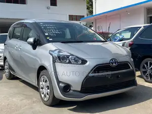 Toyota Sienta 2018 Silver