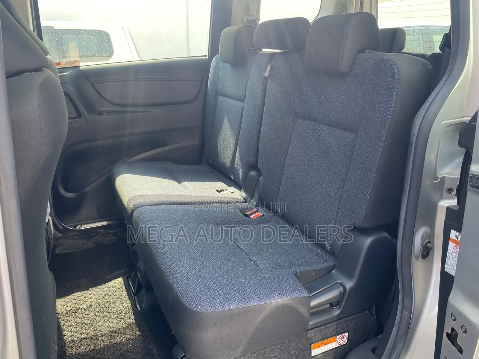 Toyota Sienta 2018 Silver