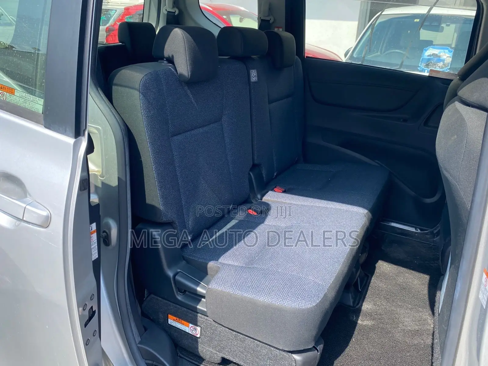 Toyota Sienta 2018 Silver