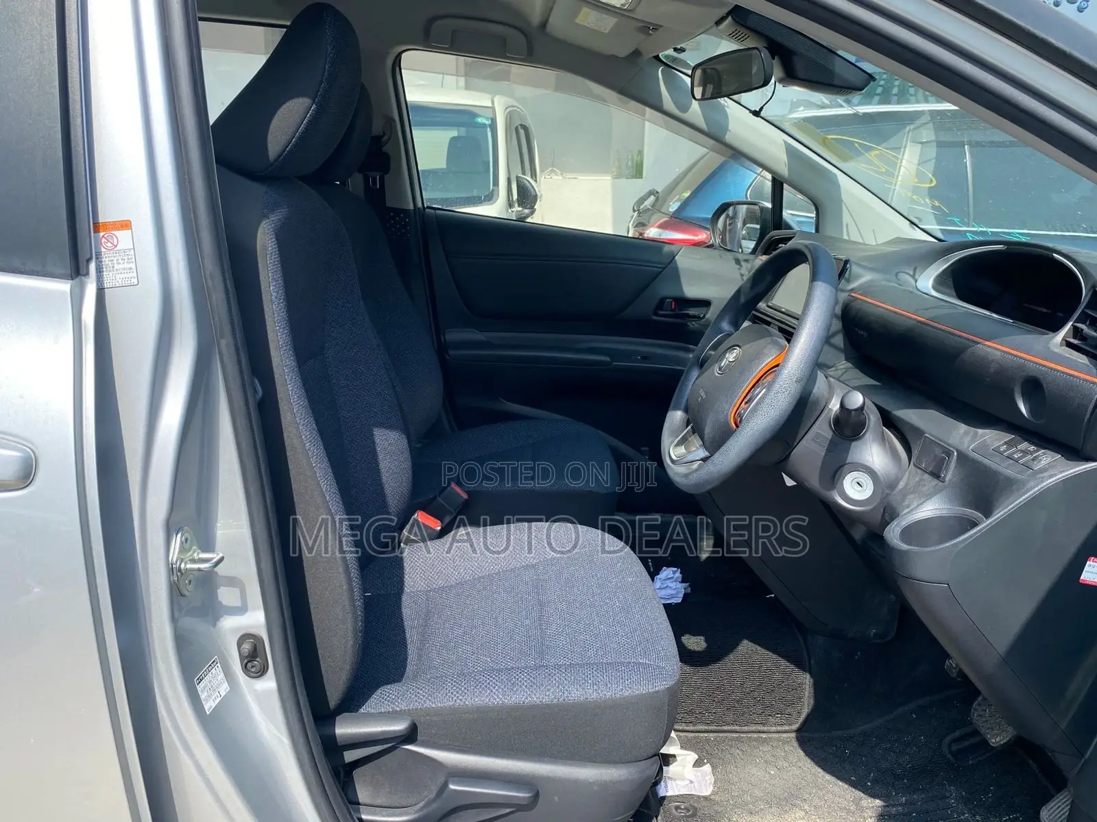 Toyota Sienta 2018 Silver