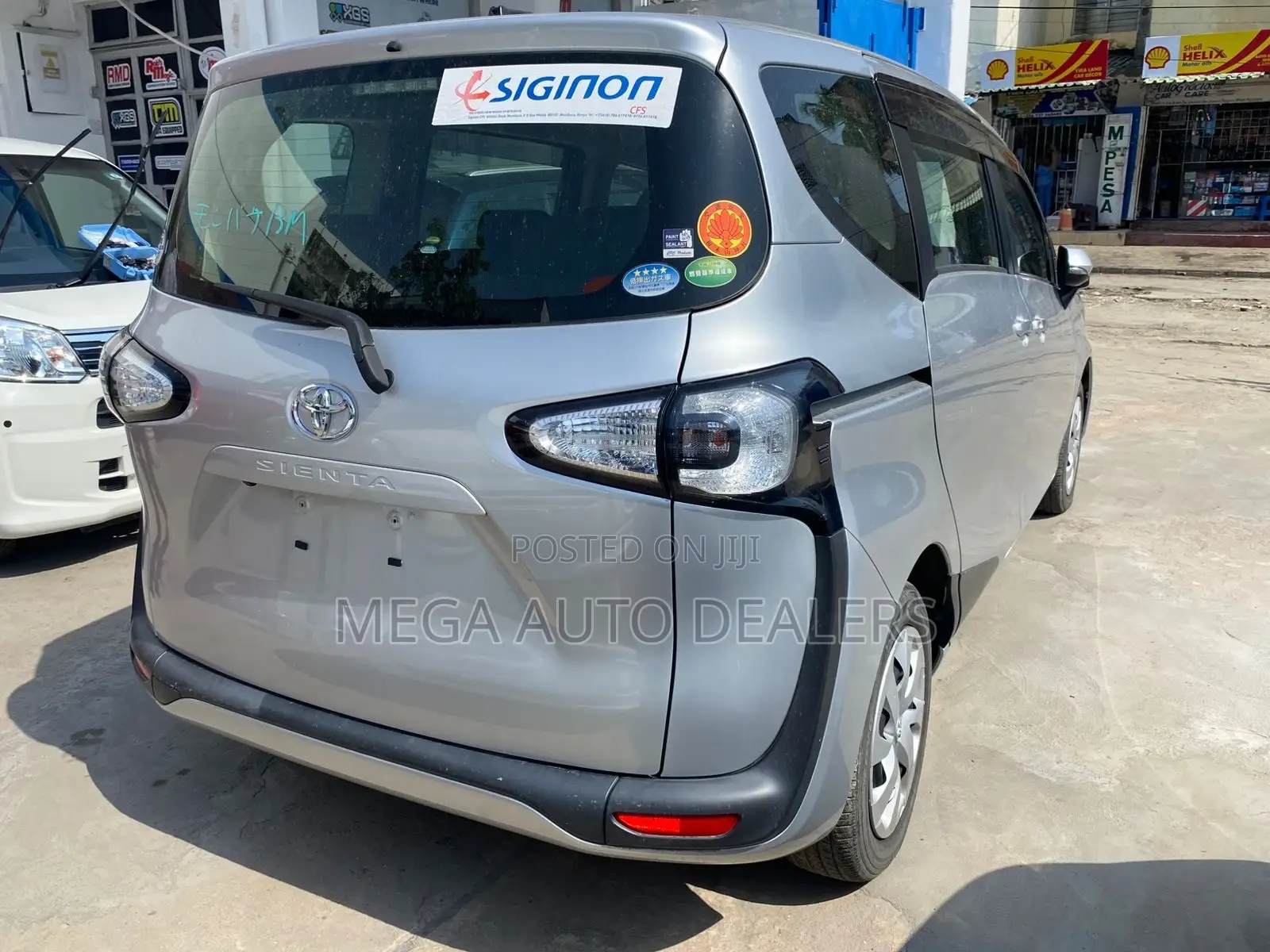 Toyota Sienta 2018 Silver