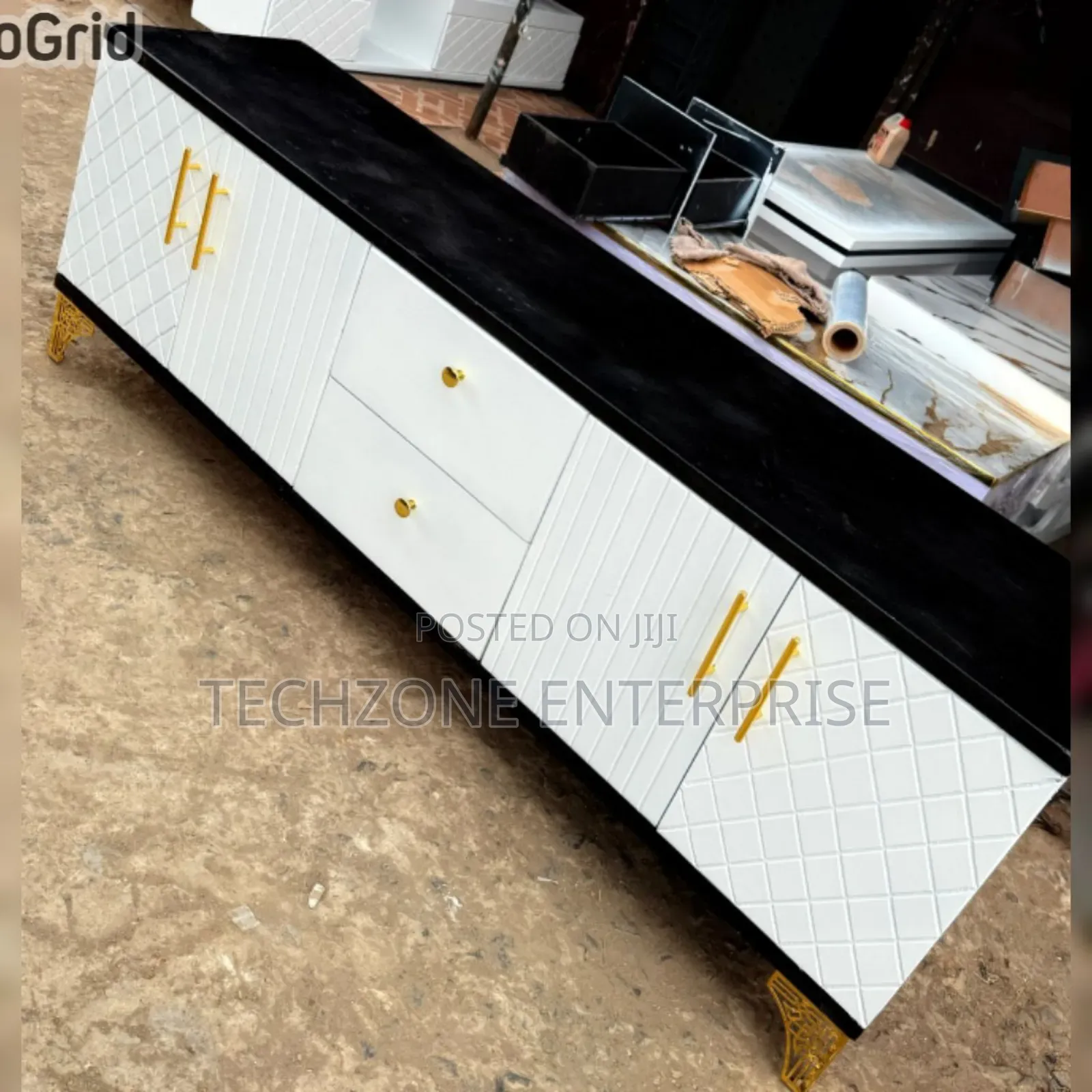 5.5fts Executive Tv Stand With Marble Lining With Shelf 