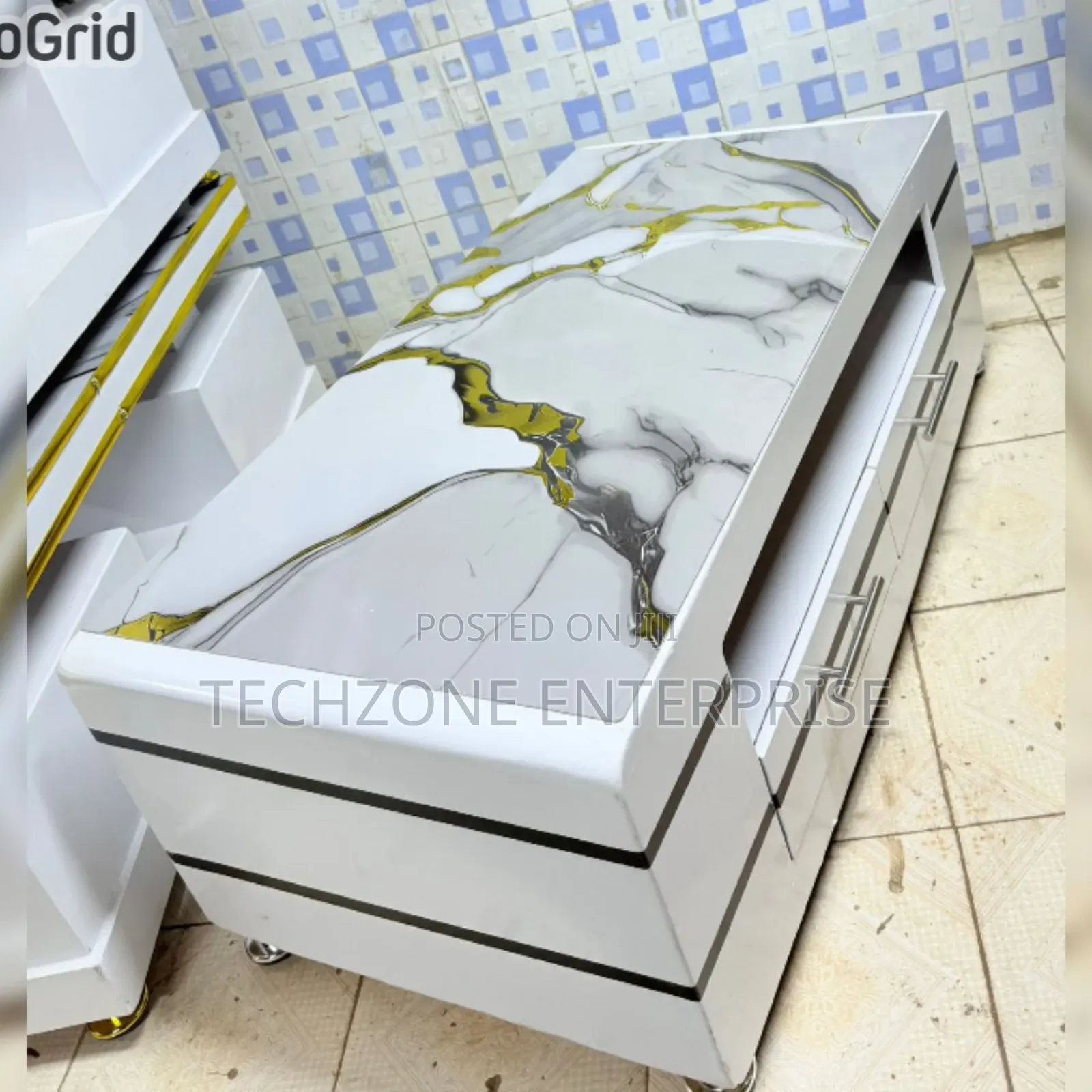 Executive White Table With Marble Topping With Beautiful Patterns 