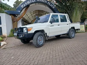 Toyota Land Cruiser 2016 White