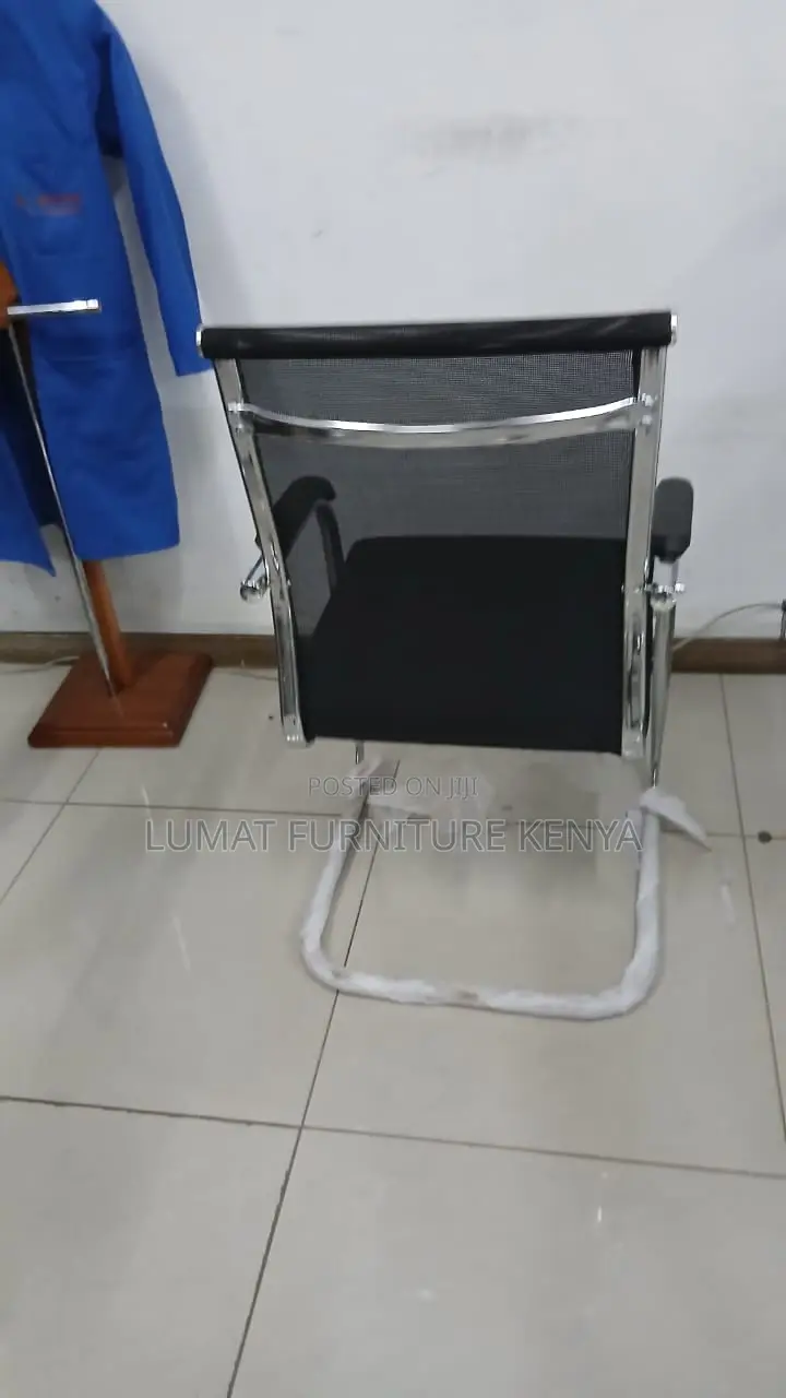 Black Modern Visitors Office Chair