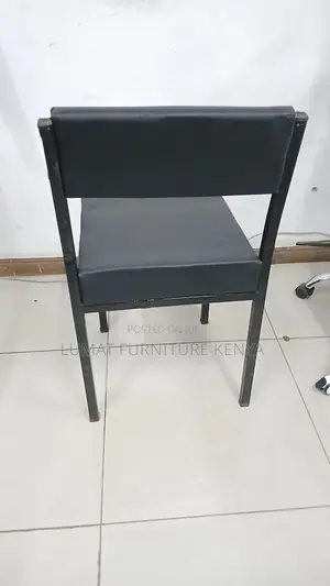 Black Catalina Visitors Chair