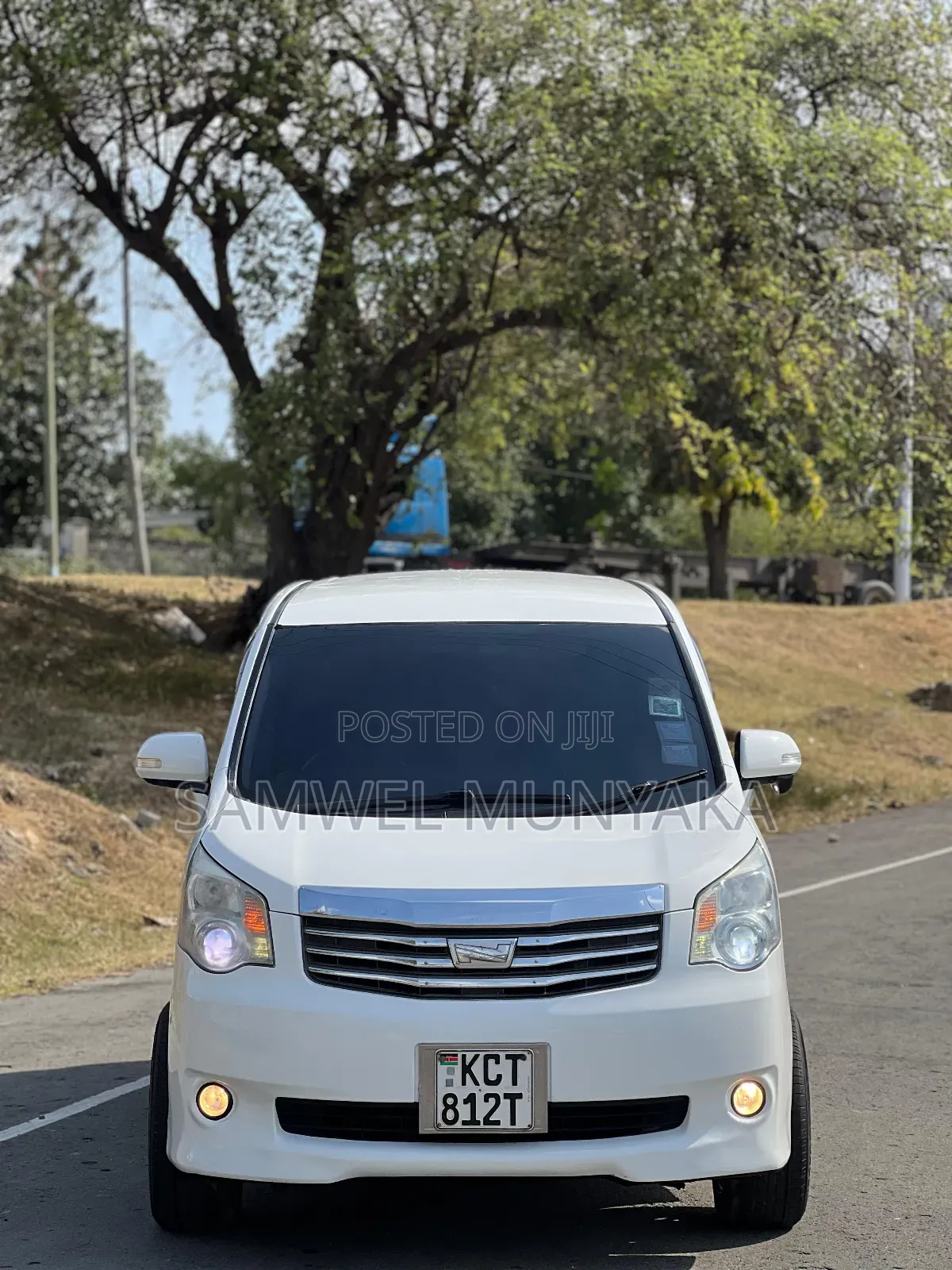 Toyota Noah 2.0 158hp FWD (8 Seater) 2013 Pearl