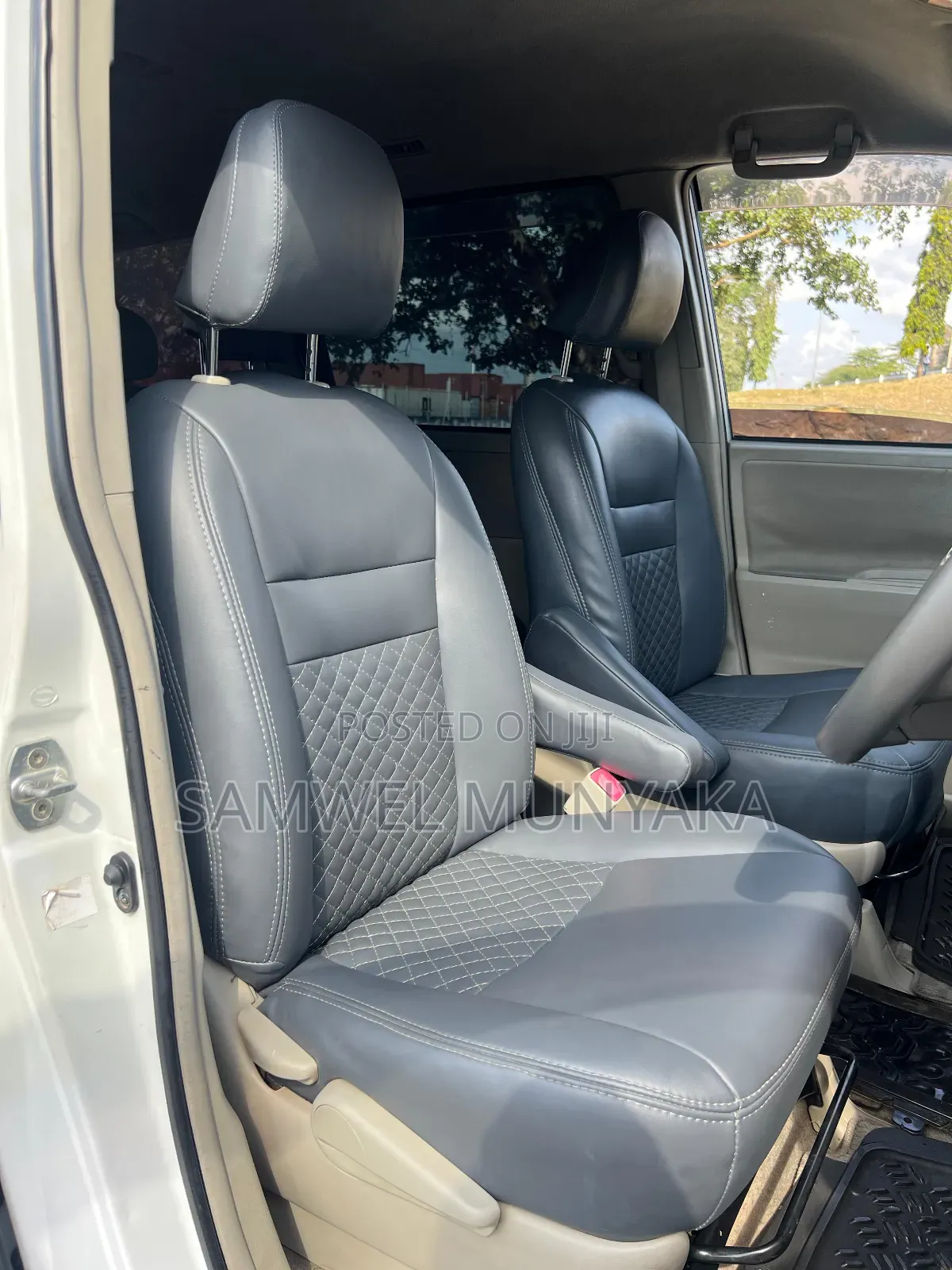 Toyota Noah 2.0 158hp FWD (8 Seater) 2013 Pearl