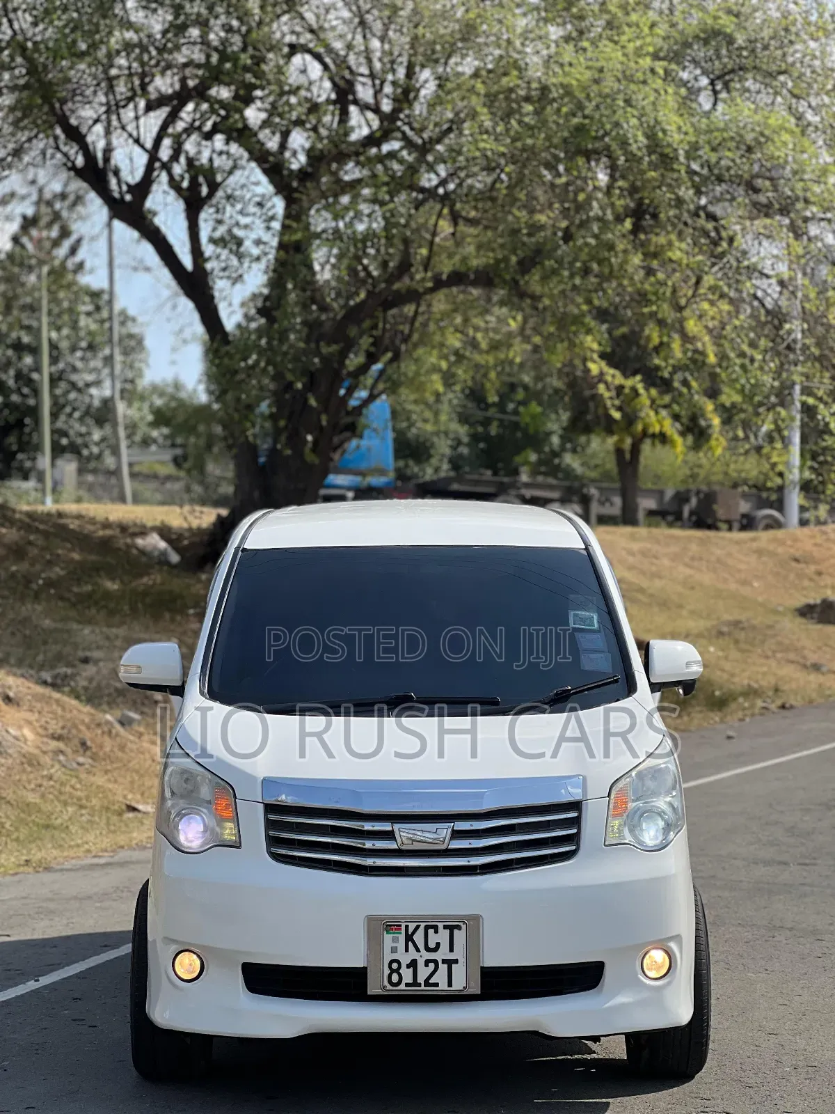 Toyota Noah 2012 White
