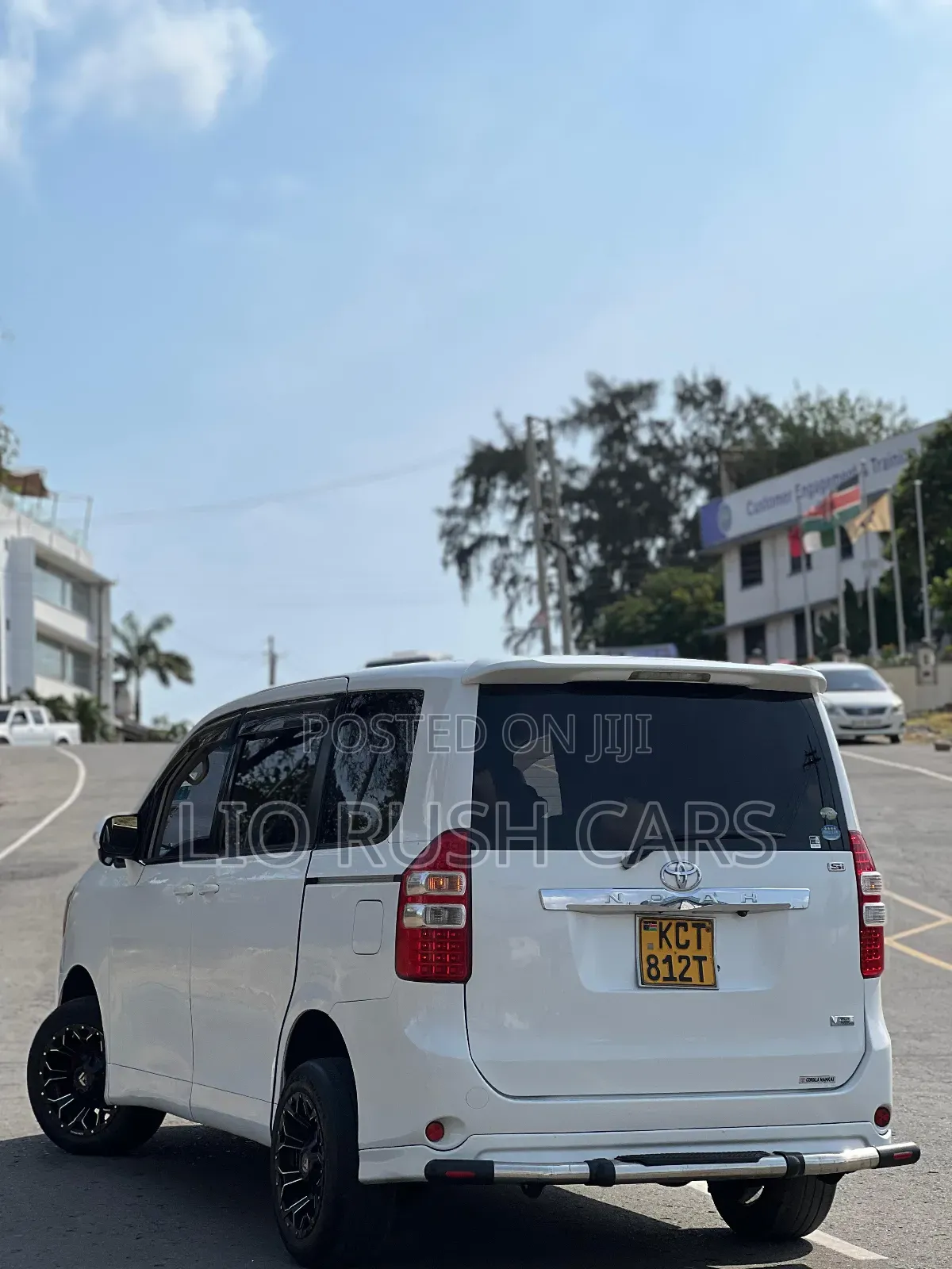 Toyota Noah 2012 White