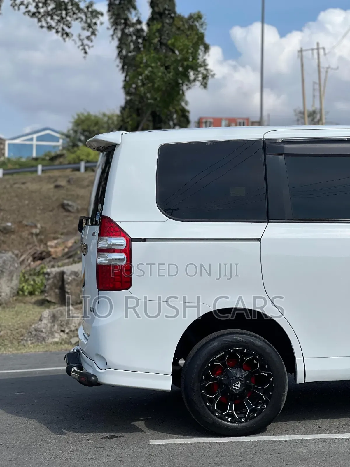 Toyota Noah 2012 White